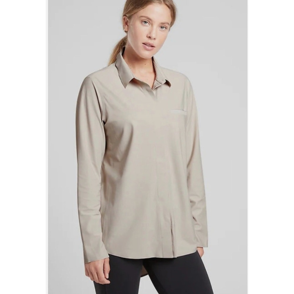 Athleta Urbanite Long Sleeve Button Down Shirt Perfect Summer Cooling Vented SM